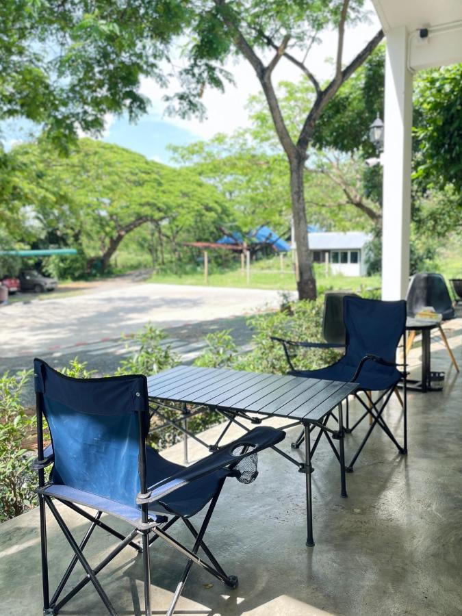 Rain Tree Cafe & Homestay Uthai Thani Exterior foto